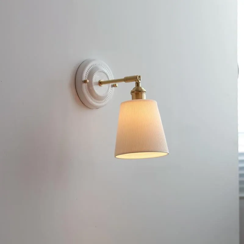 Elegant Ceramic & Brass Wall Light – Vintage Japanese-Style 1-Light Sconce KL1249
