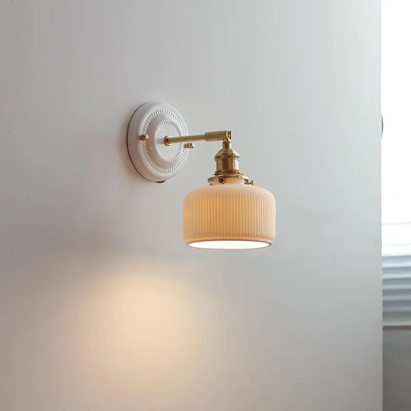 Elegant Ceramic & Brass Wall Light – Vintage Japanese-Style 1-Light Sconce KL1249