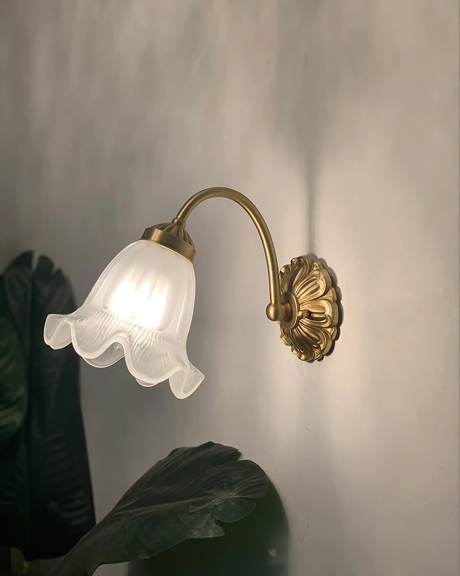 Nordic Modern Retro Elegant Flower Brass Glass Wall Lamp KL263