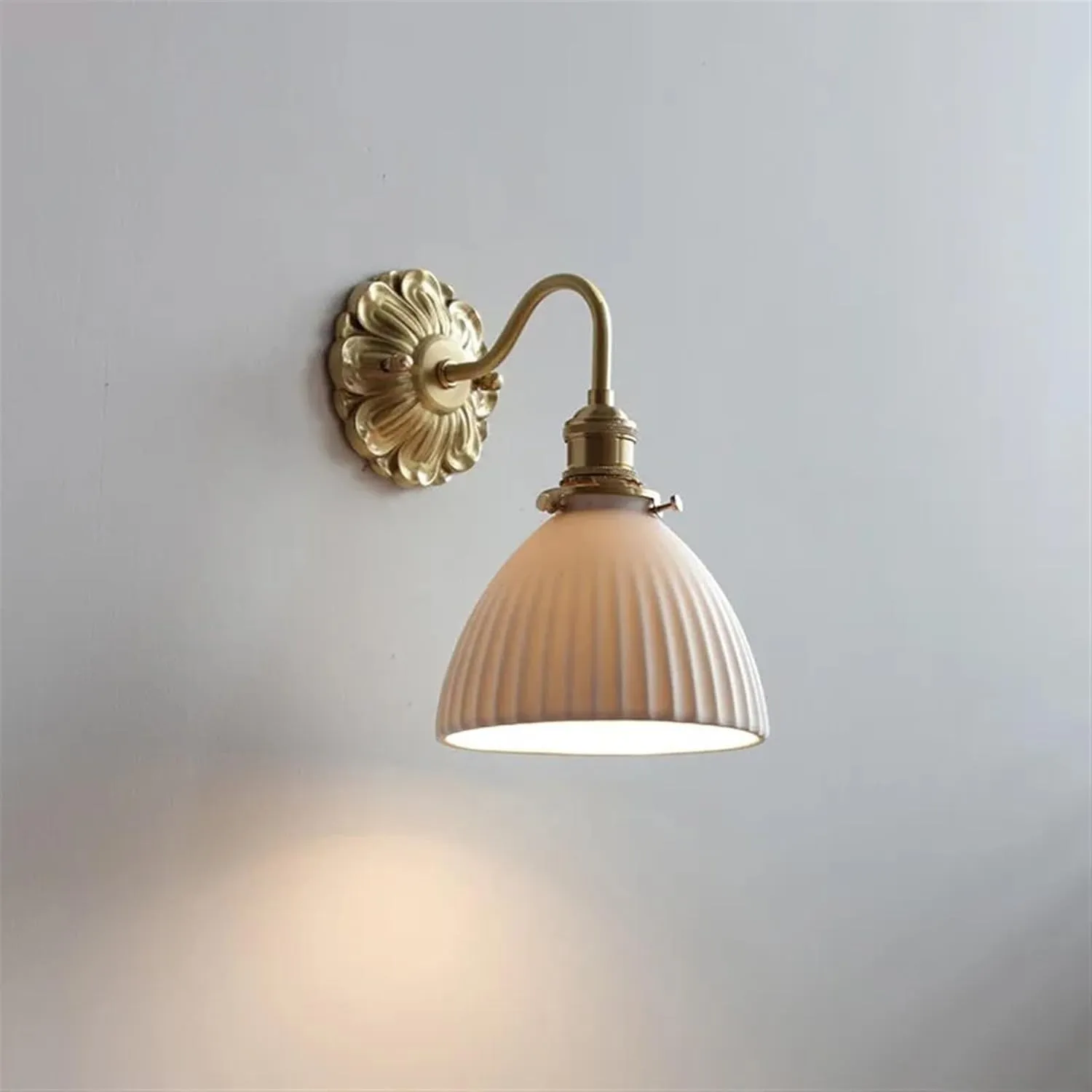 Elegant Ceramic Brass Wall Lamp – Vintage Ceramic Sconce with Brass Accents  KL1538