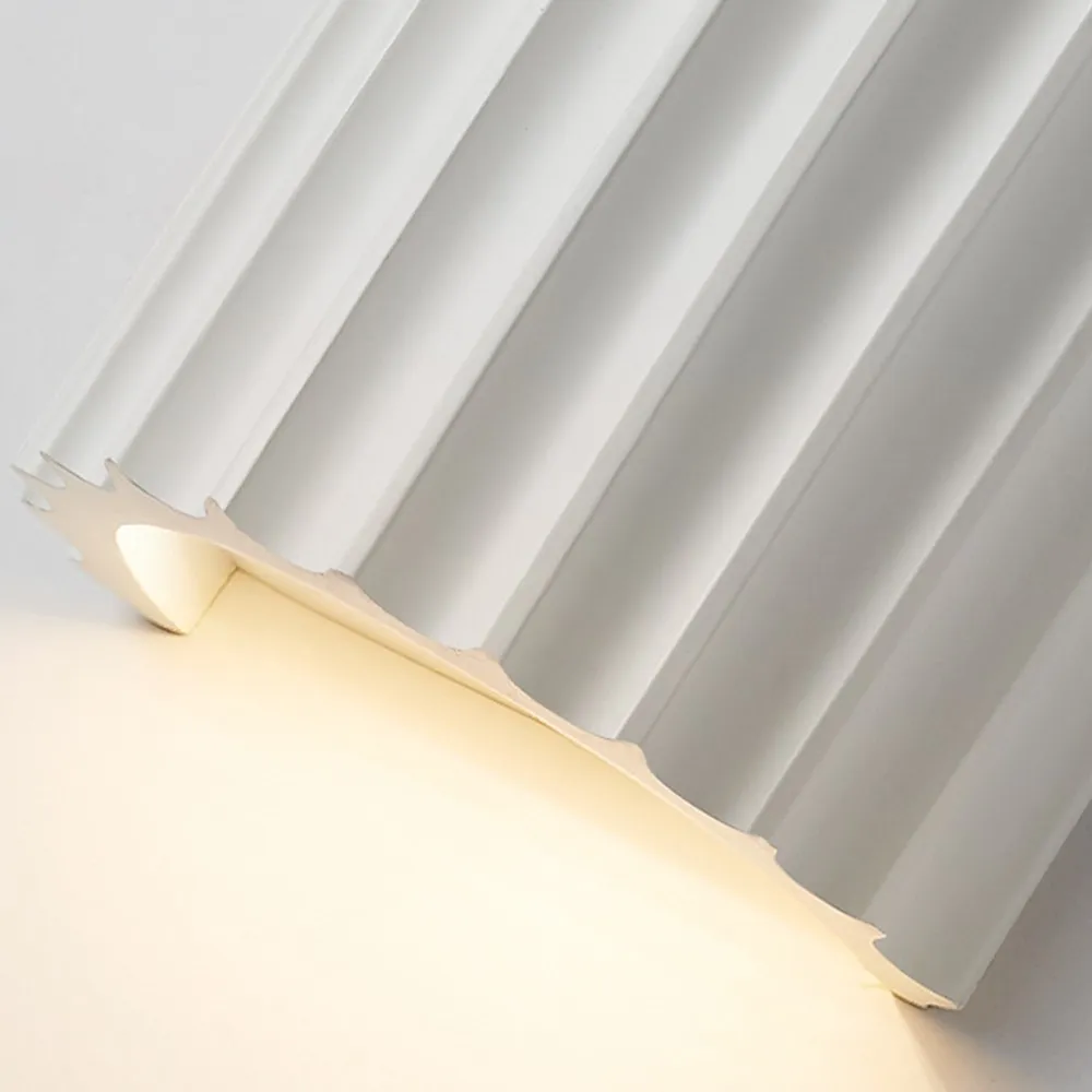 Textured Resin Wall Lamp - Contemporary Style Light for Bedroom or Hallway KL60