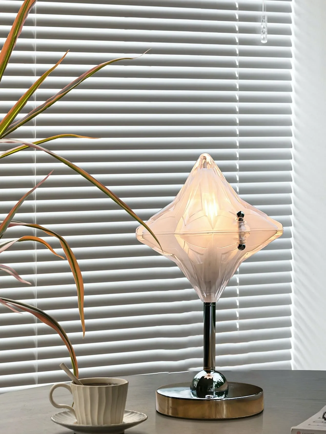 Art Deco Star Table Lamp - Frosted Glass Light for Modern Bedrooms - Astris Lyra KL1566
