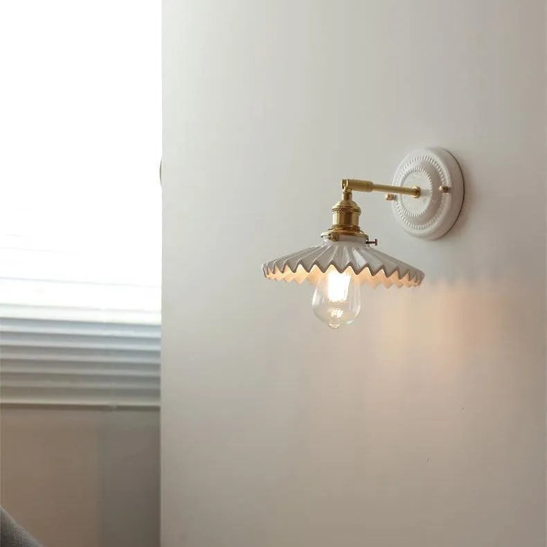 Elegant Ceramic & Brass Wall Light – Vintage Japanese-Style 1-Light Sconce KL1249