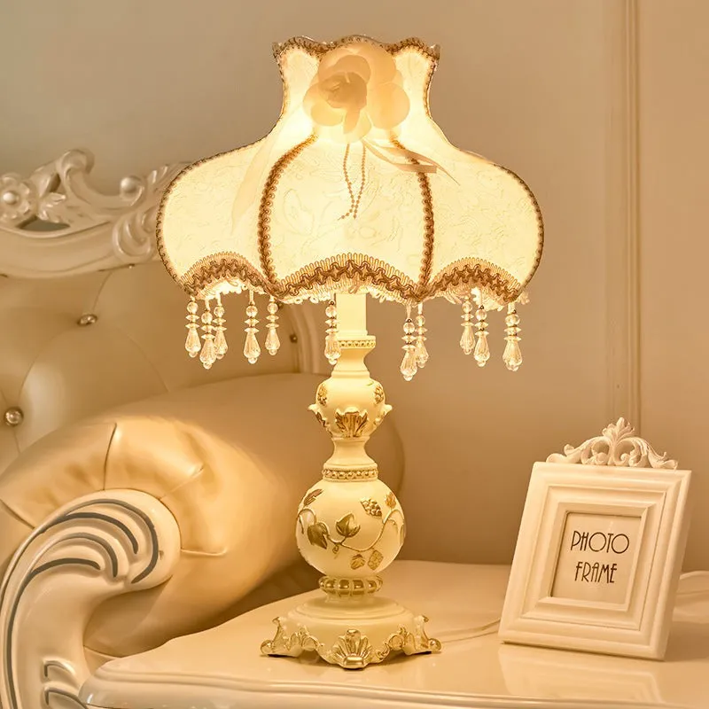Classic European Vase Base Resin Fabric Table Lamp KL707