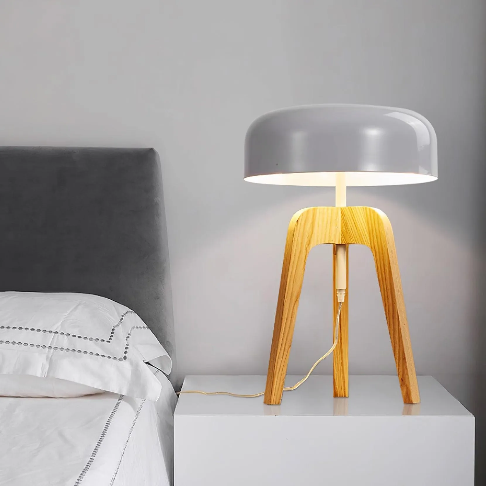 Minimalist Wood Tripod Table Lamp KL700