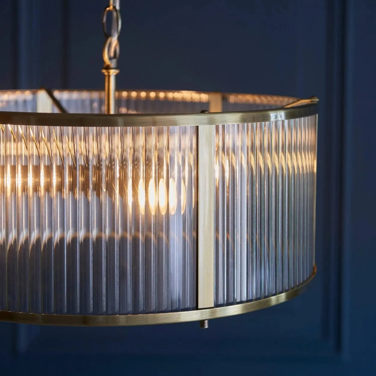 RibGlow Ribbed Glass Pendant Light - Antique Style Pendant Light for Dining Room KL1799