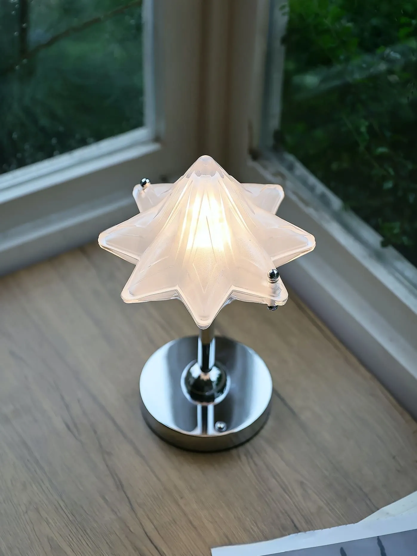 Art Deco Star Table Lamp - Frosted Glass Light for Modern Bedrooms - Astris Lyra KL1566