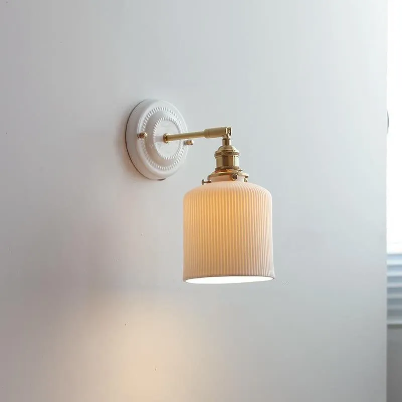 Elegant Ceramic & Brass Wall Light – Vintage Japanese-Style 1-Light Sconce KL1249