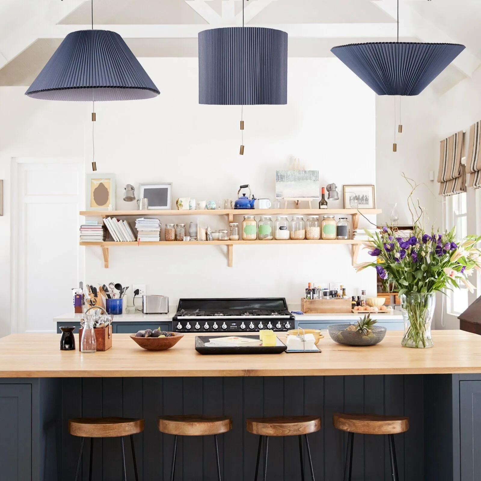 Méduse Flexible Sculptural Pendant Lamp - Contemporary Hanging Light for Interior Spaces