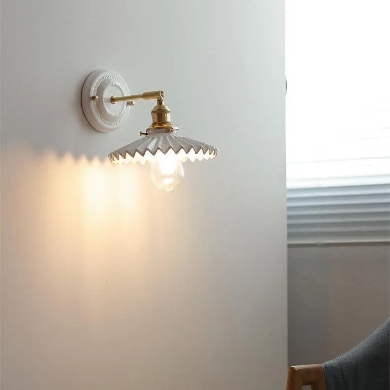Elegant Ceramic & Brass Wall Light – Vintage Japanese-Style 1-Light Sconce KL1249