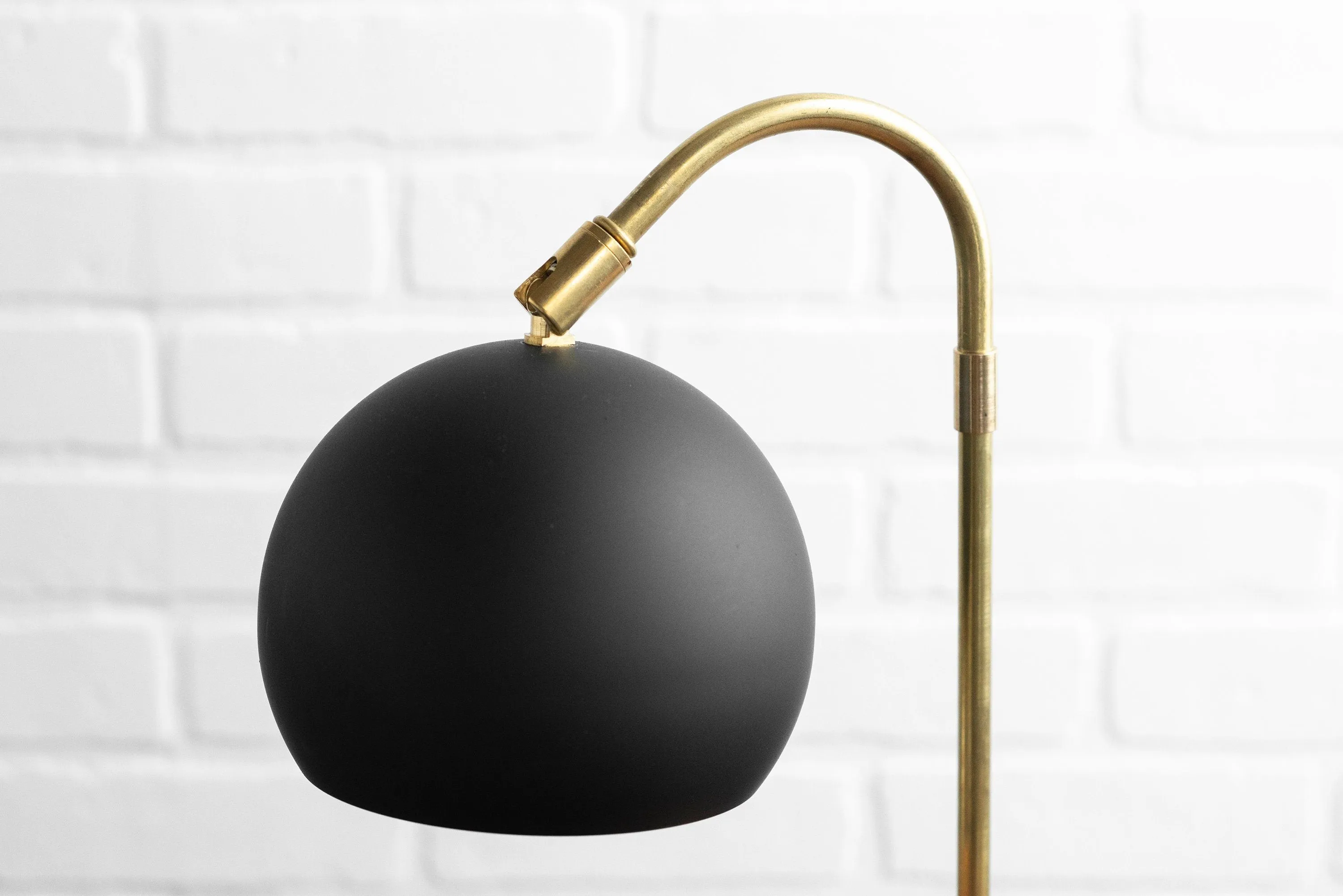 Ornato Luxe Modern Accent Table Lamp - Stylish Home Light KL1405
