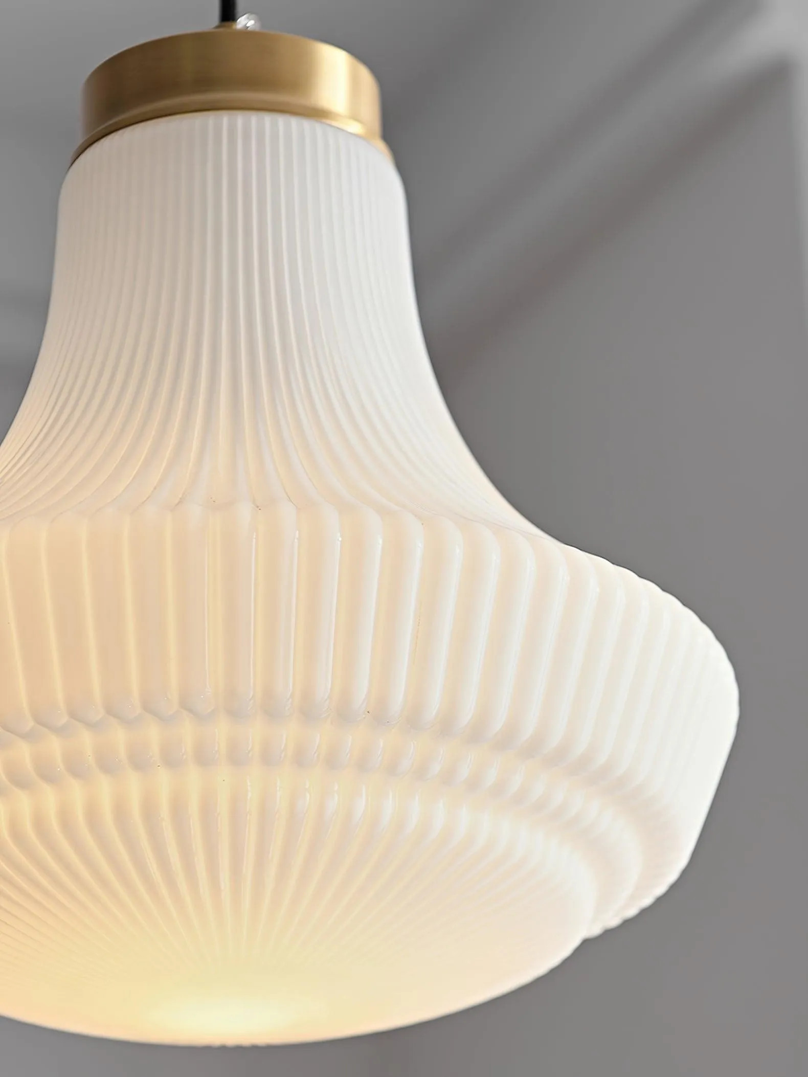 Classical Brass Alabaster Glass Pendant Lamp KL646