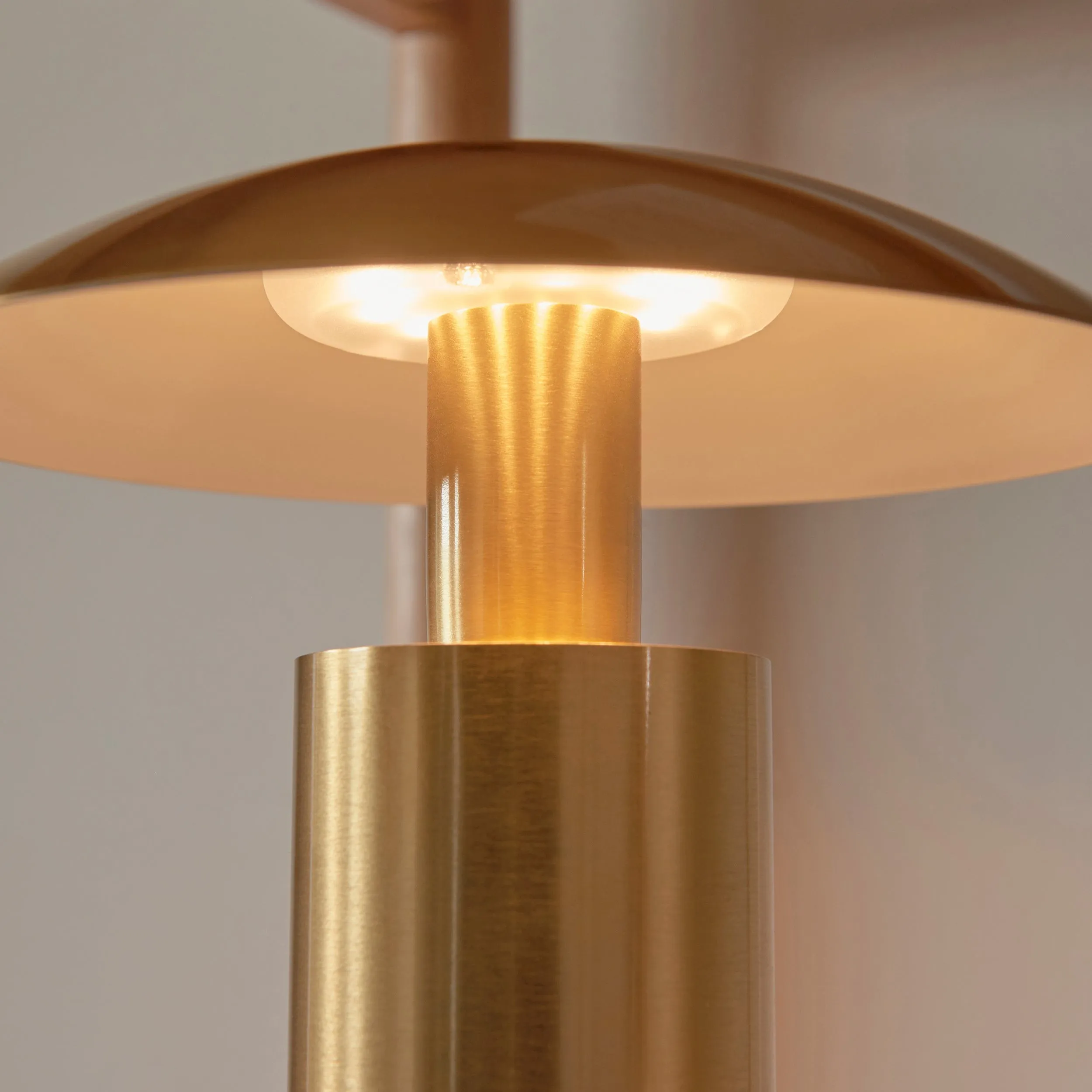 Oricone Portable LED Table Light - Touch-Dimmer Cordless Mushroom Lamp for Dining and Bedside KL1877