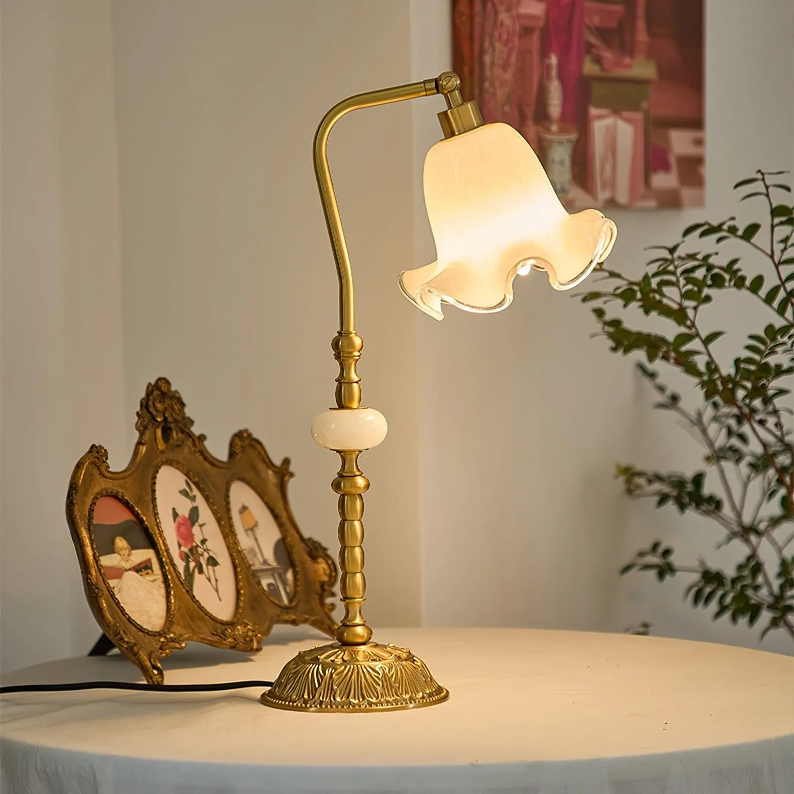 Classic Stylish White Tulip Brass Table Lamp KL718