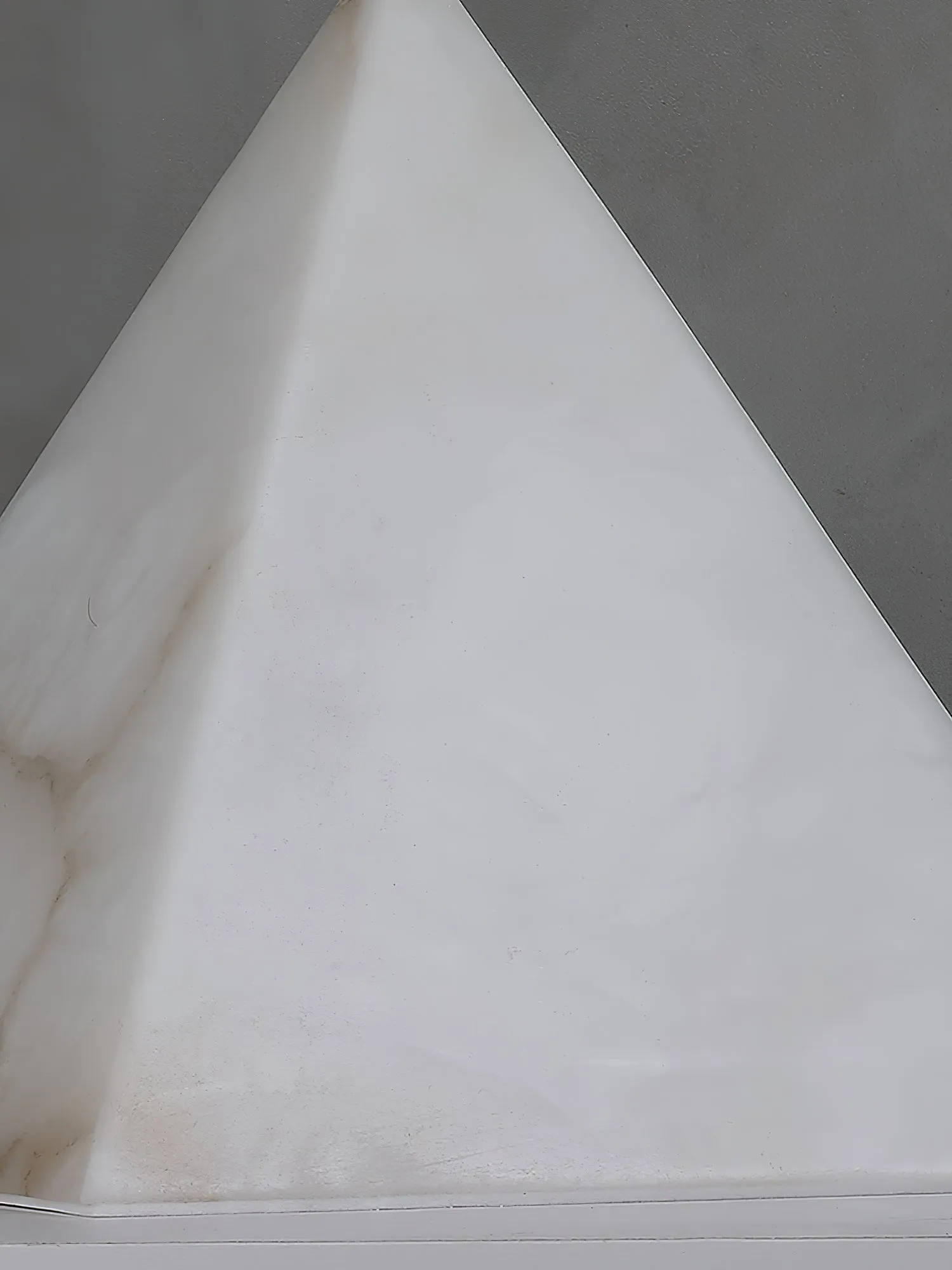 Alabaster Pyramid Table Lamp D428