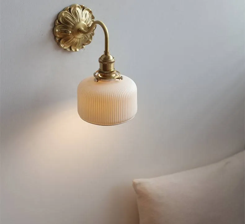 Elegant Ceramic Brass Wall Lamp – Vintage Ceramic Sconce with Brass Accents  KL1538