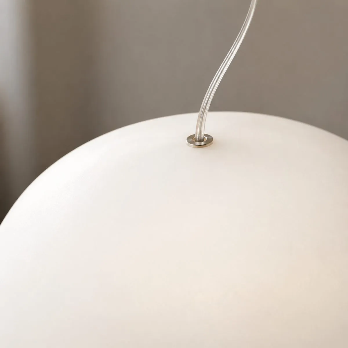 Close-up of the slim cable and small metal ring